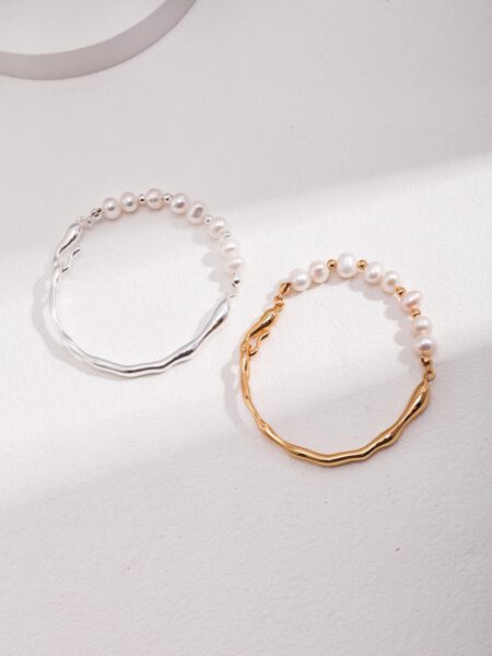 Zartes Perlenarmband Lynn mit weißen Süßwasserperlen